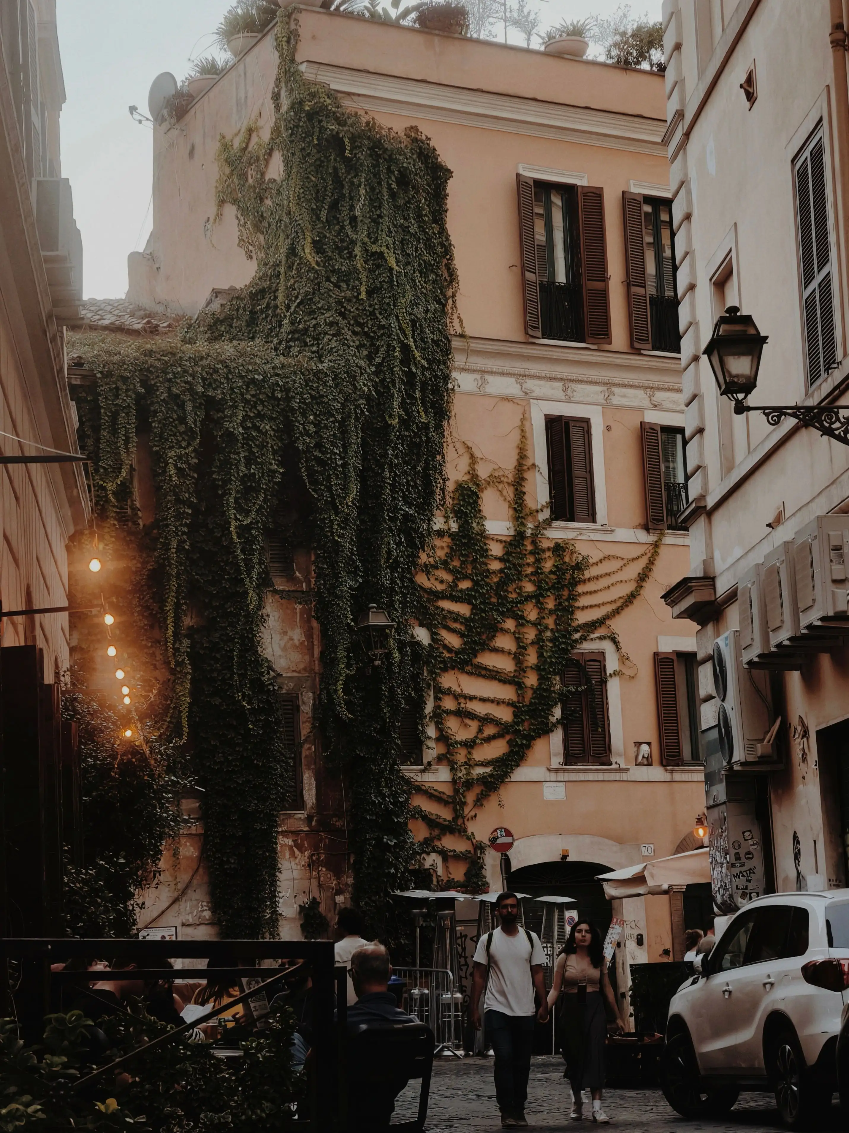 Влюбленные возле  La Nuova Piazzetta 