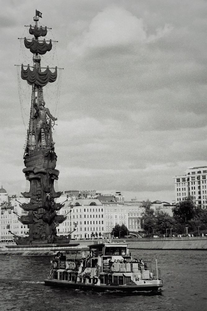 Памятник Петру I